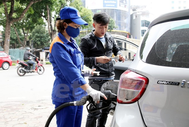 Petrol prices increased by over 300 VND per litre ảnh 1