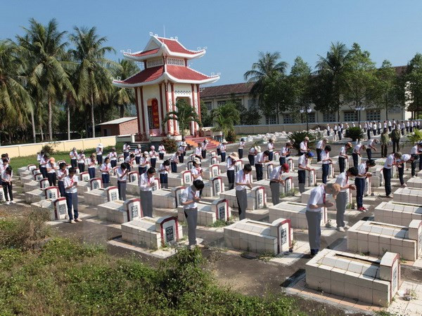 President emphasises task of caring for revolutionary contributors ảnh 1 President emphasises task of caring for revolutionary contributors ảnh 1