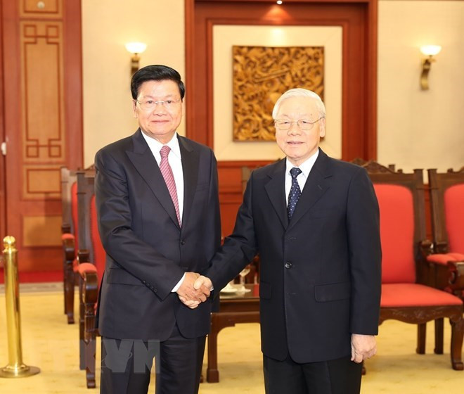 Top Vietnamese leader welcomes Lao Prime Minister ảnh 1