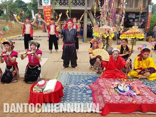 Ethnic culture and tourism village offers diverse activities in January ảnh 1
