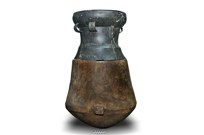 Wooden burial jar with bronze drum recognised as national treasure ảnh 1 Wooden burial jar with bronze drum recognised as national treasure ảnh 1