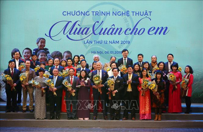 Outstanding donors for child care activities in 2018 honoured ảnh 1
