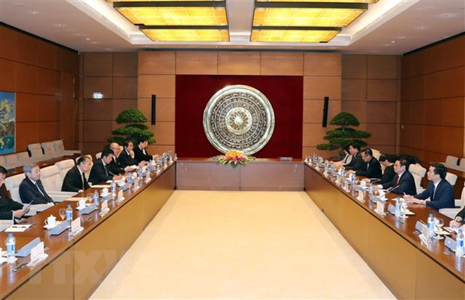 Party official hosts Japanese LDP Secretary General ảnh 1