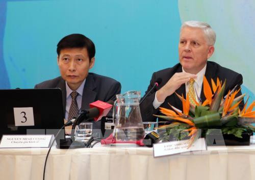 Vietnam keeps up strong growth in first half: ADB ảnh 2 Vietnam keeps up strong growth in first half: ADB ảnh 2