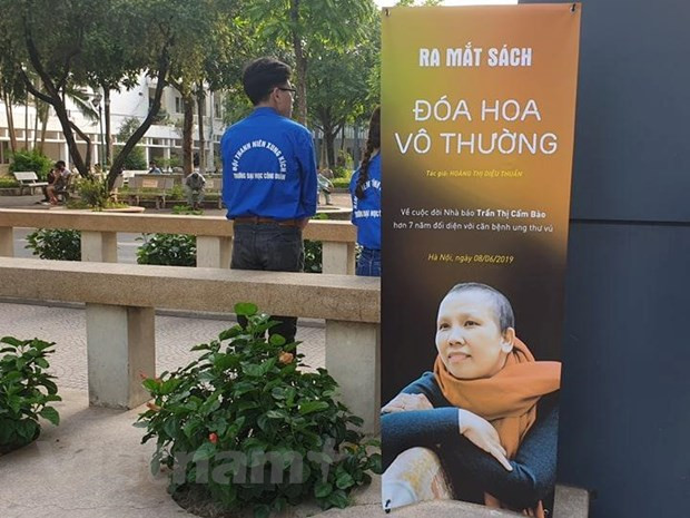 ‘Impermanent blossom’ – Touching memoir by a cancer patient ảnh 1 ‘Impermanent blossom’ – Touching memoir by a cancer patient ảnh 1
