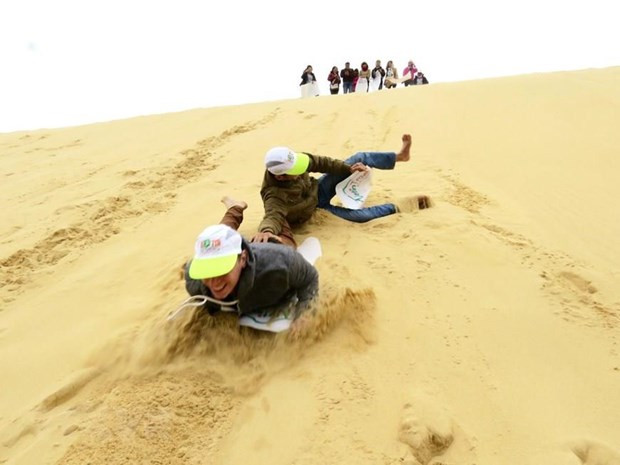 Great fun sand boarding in Nui Ne ảnh 1 Great fun sand boarding in Nui Ne ảnh 1