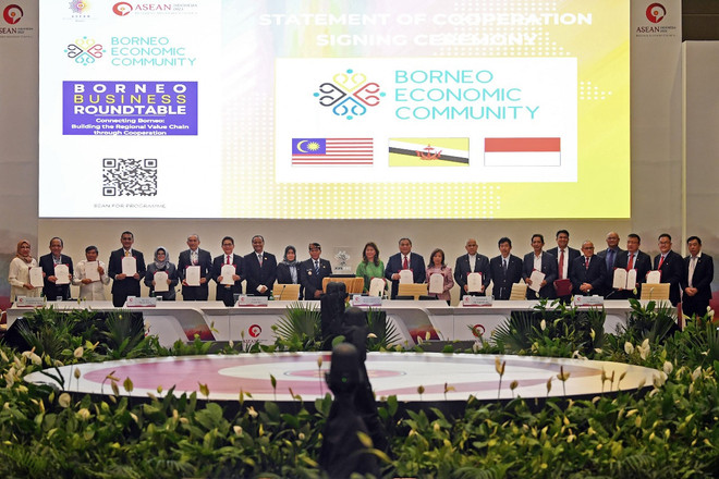 Three ASEAN countries agree on formation of Borneo economic community ảnh 1