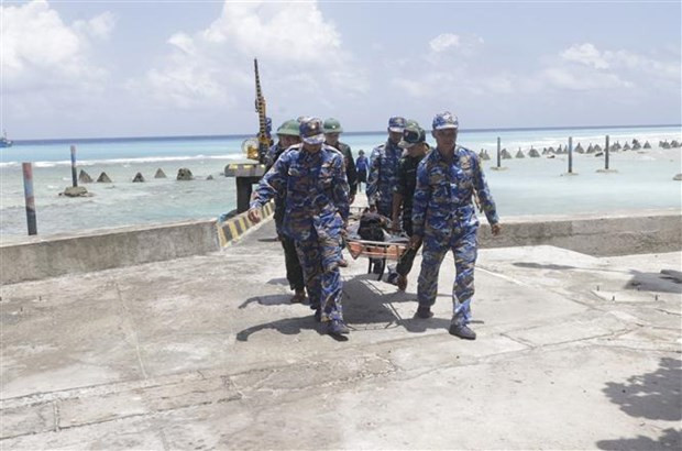 Khanh Hoa: Fishermen in distress sent to infirmaries for treatment ảnh 1