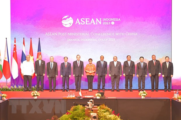 Indonesia steps up talks on Code of Conduct in East Sea ảnh 1