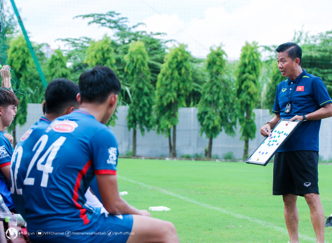 Vietnam Olympic football team gear up for ASIAD 19 ảnh 1