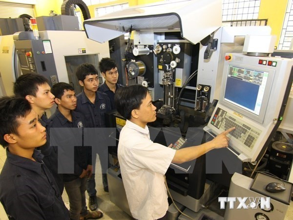 Vocational training aims to meet international, regional standards ảnh 1