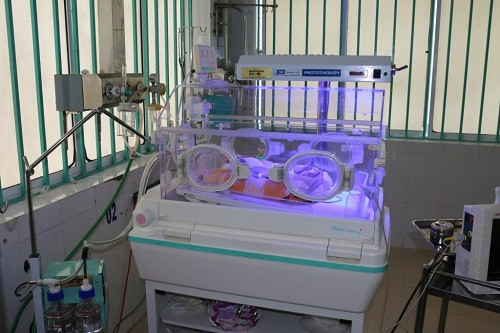 Investment fund presents medical equipment to mountainous provinces ảnh 1 Investment fund presents medical equipment to mountainous provinces ảnh 1