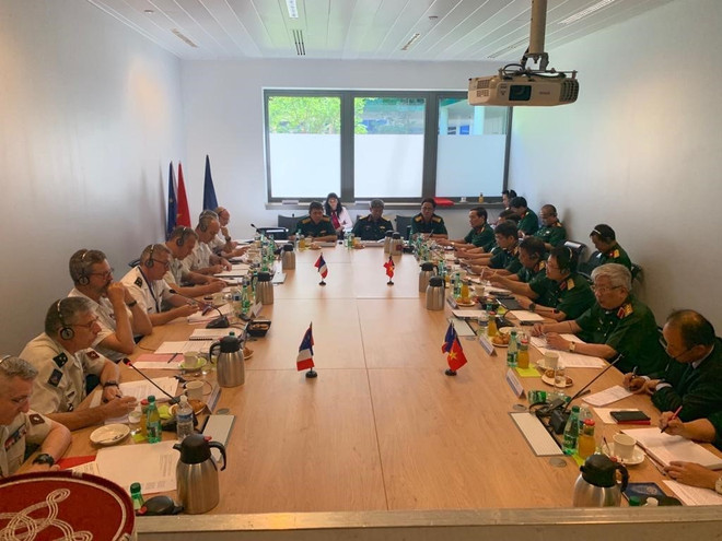 Vietnam, France look towards stronger defence partnership ảnh 1