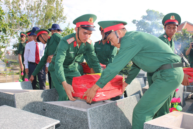 Memorial services for fallen soldiers held ảnh 1