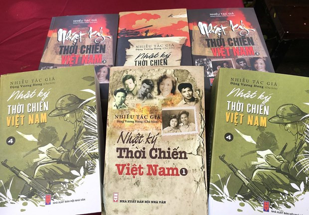 Wartime diaries’ authors, characters gather in Hanoi ảnh 1