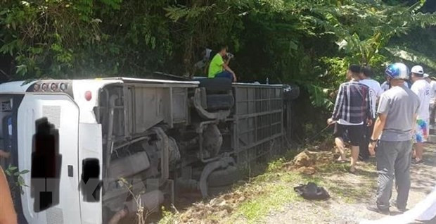 Road accident in Quang Binh province kills at least 13 ảnh 1