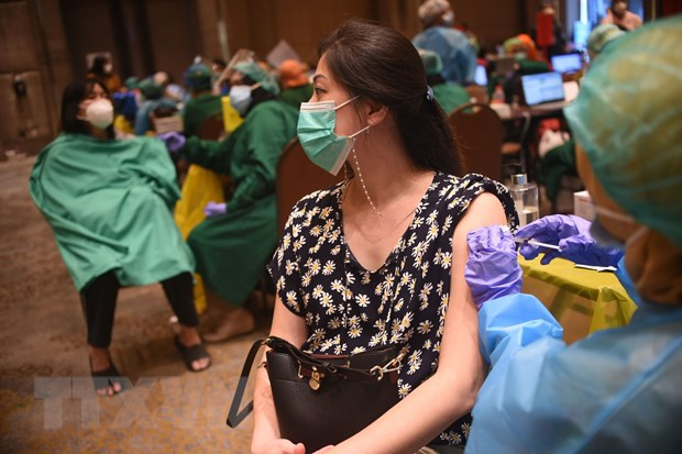 Indonesia plans to purchase 426 million doses of COVID-19 vaccines ảnh 1