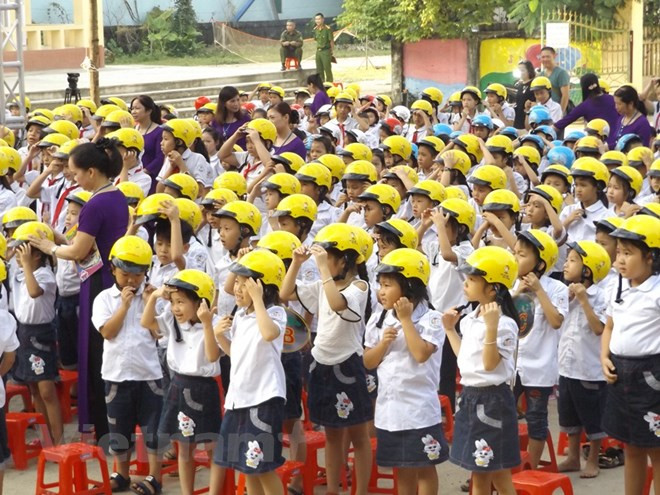 Hanoi: RoK-backed project helps ensure traffic safety for students ảnh 1 Hanoi: RoK-backed project helps ensure traffic safety for students ảnh 1