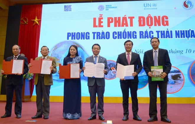 Nationwide campaign launched to combat plastic pollution ảnh 1