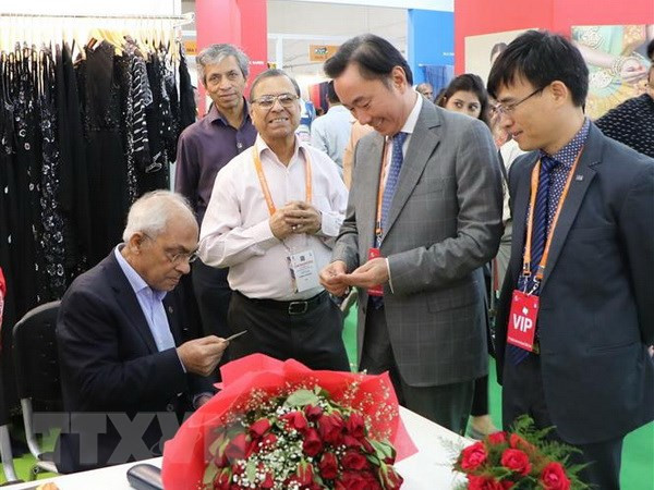 Vietnam firms attend sixth India International Silk Fair ảnh 1