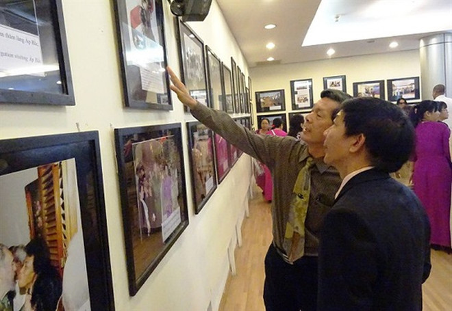 Photo exhibition features Vietnam-Cuba friendship ảnh 1