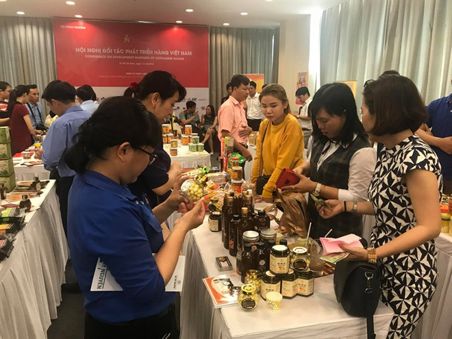  Experts talk ways to help businesses improve competitiveness ảnh 1