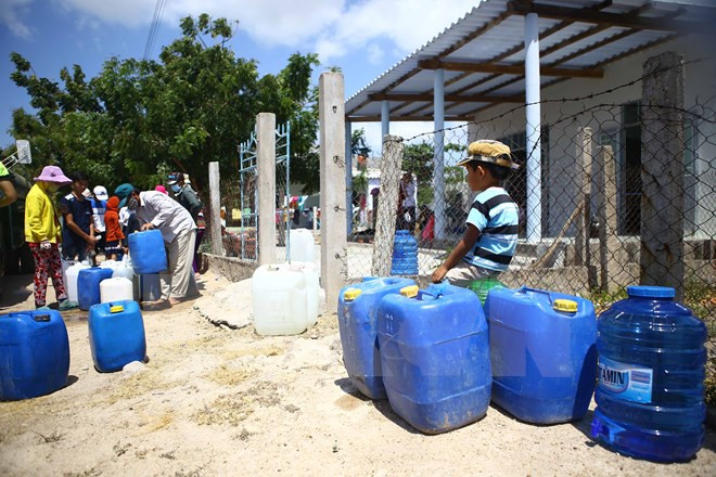 Saline intrusion-hit localities receive support ảnh 1