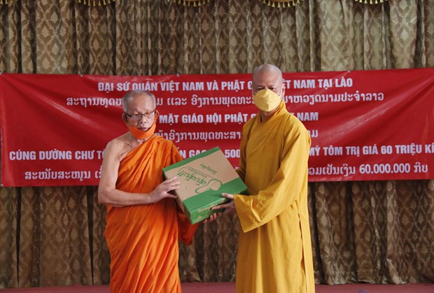 Vietnam Buddhist Sangha aids Lao monks amid COVID-19 ảnh 1