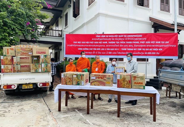 Vietnam Buddhist Sangha aids Lao monks amid COVID-19 ảnh 2