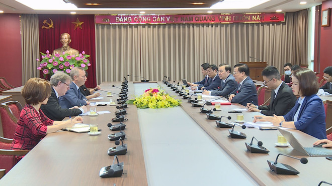 Hanoi's Party official hosts ambassadors of EU, UK ảnh 1 Hanoi's Party official hosts ambassadors of EU, UK ảnh 1