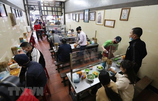 Hanoi allows reopening of in-person dining, public transport ảnh 1 Hanoi allows reopening of in-person dining, public transport ảnh 1