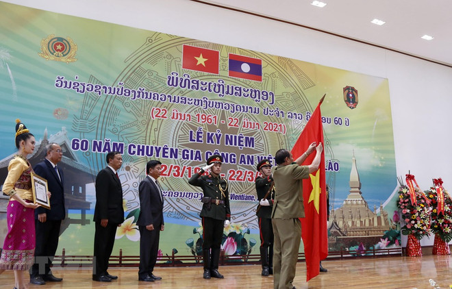 Vientiane ceremony marks 60 years of Vietnam’s public security expert force in Laos ảnh 1