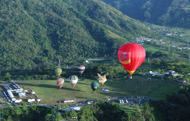 Tuyen Quang hosts first int’l hot air balloon fest ảnh 1 Tuyen Quang hosts first int’l hot air balloon fest ảnh 1