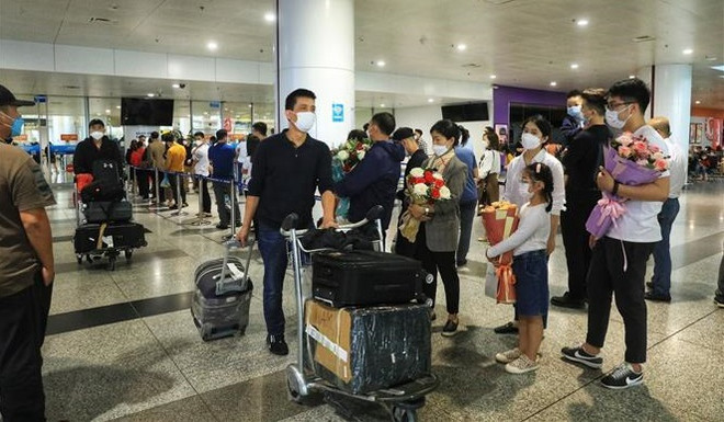 Nearly 1,700 Vietnamese people return home safely from Ukraine ảnh 1