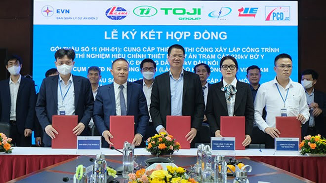 Contracts signed on projects serving import of electricity from Laos ảnh 1