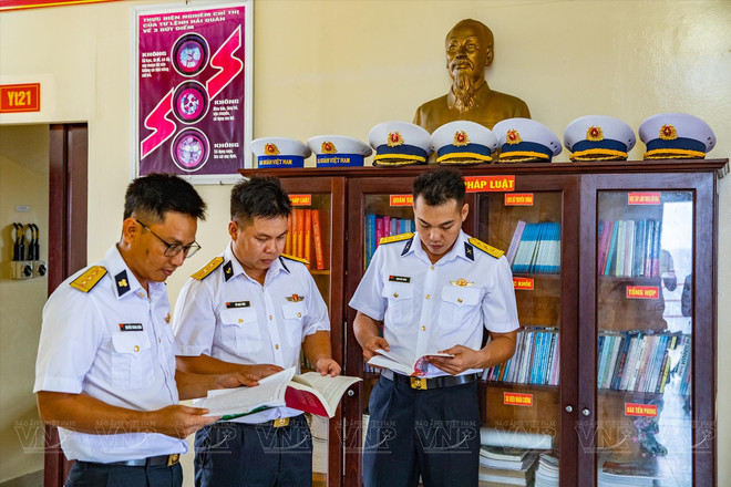 DK1 platform stands firm on the wave front ảnh 3