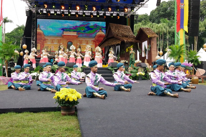 Malaysia’s King, officials promote forgiveness, unity at Hari Raya festival ảnh 1