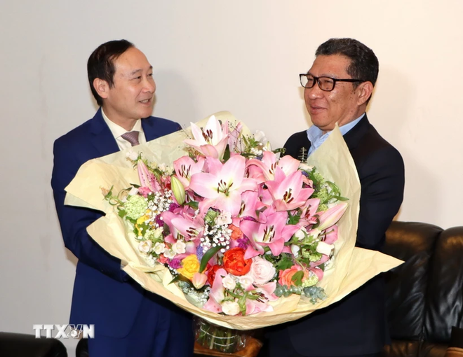 Vietnamese diplomats extend greetings to Lao Embassies in Belgium, Cuba on Bun Pi May festival ảnh 1 Vietnamese diplomats extend greetings to Lao Embassies in Belgium, Cuba on Bun Pi May festival ảnh 1