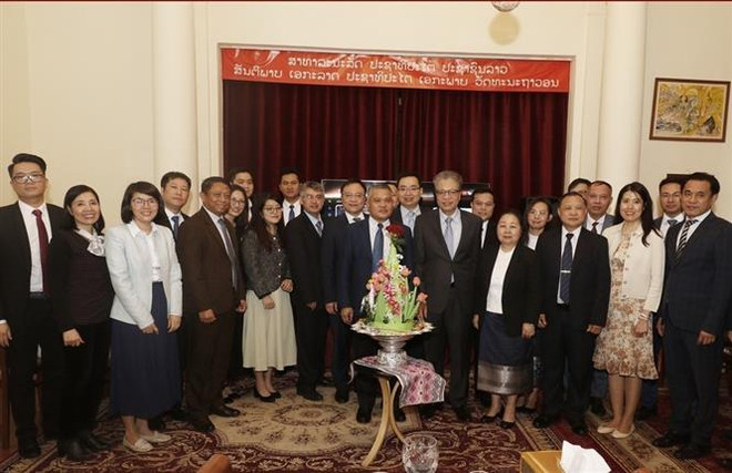 Vietnamese embassies offer New Year greetings to Lao counterparts ảnh 1 Vietnamese embassies offer New Year greetings to Lao counterparts ảnh 1