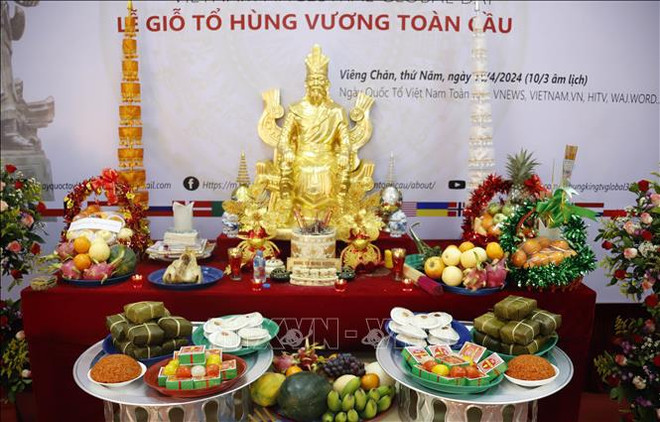 Overseas Vietnamese in Laos, France, Israel commemorate Hung Kings ảnh 1 Overseas Vietnamese in Laos, France, Israel commemorate Hung Kings ảnh 1