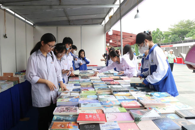 Vietnam Book Day promotes reading culture value ảnh 1