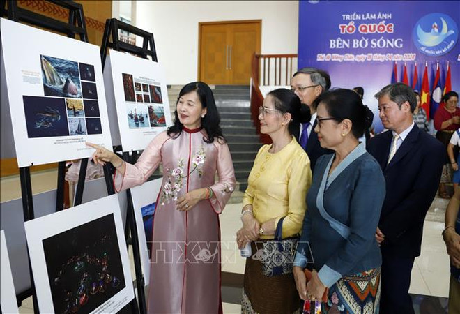 Exhibition on Vietnam seas and islands opens in Laos ảnh 1 Exhibition on Vietnam seas and islands opens in Laos ảnh 1
