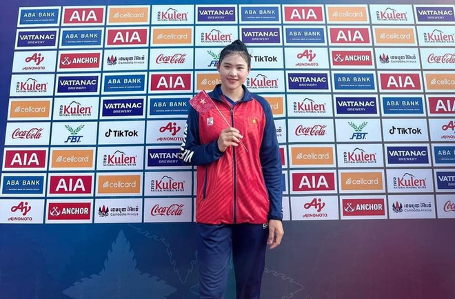 Vietnamese canoeist wins gold medal at Asian championships ảnh 1