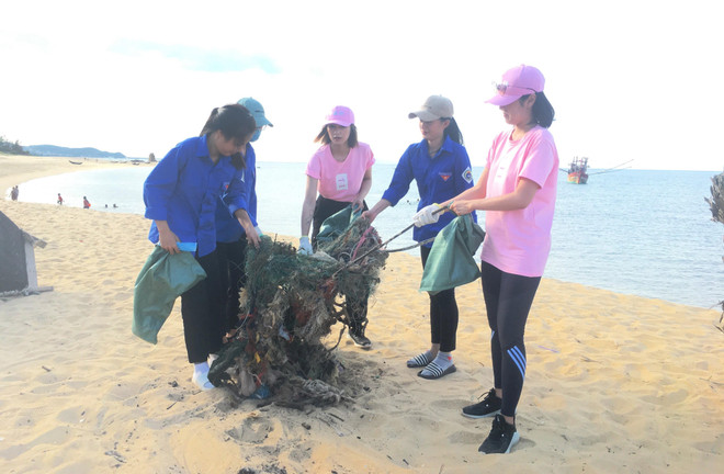 Quang Binh youths join efforts to protect environment ảnh 1
