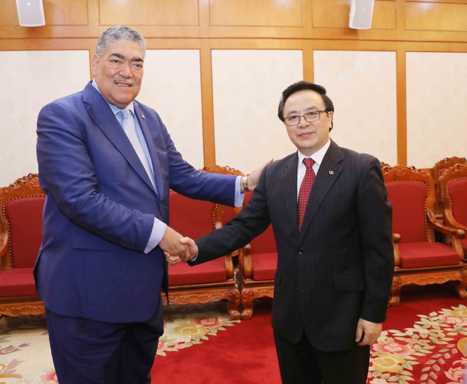 Party official holds talks with Dominican MIU leader ảnh 1