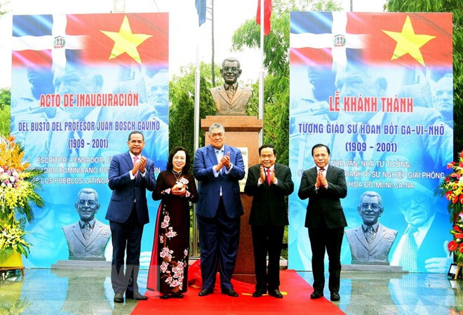 Bust of first Dominican President inaugurated in Hanoi ảnh 1
