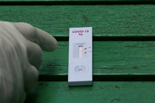 HCM City residents given guide for COVID-19 self-testing at home ảnh 1