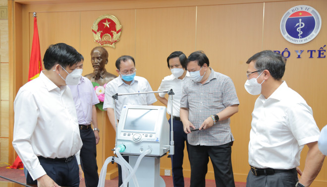 PetroVietnam donates 200 ventilators to treat severe COVID-19 patients ảnh 2