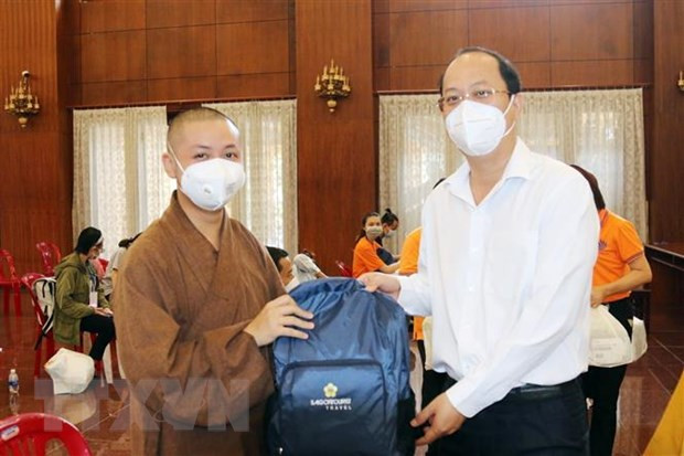 More religious volunteers join frontliners in COVID-19 fight ảnh 1 More religious volunteers join frontliners in COVID-19 fight ảnh 1