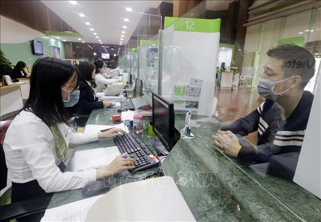 Banks continually cut lending rates to aid pandemic-affected customers ảnh 1